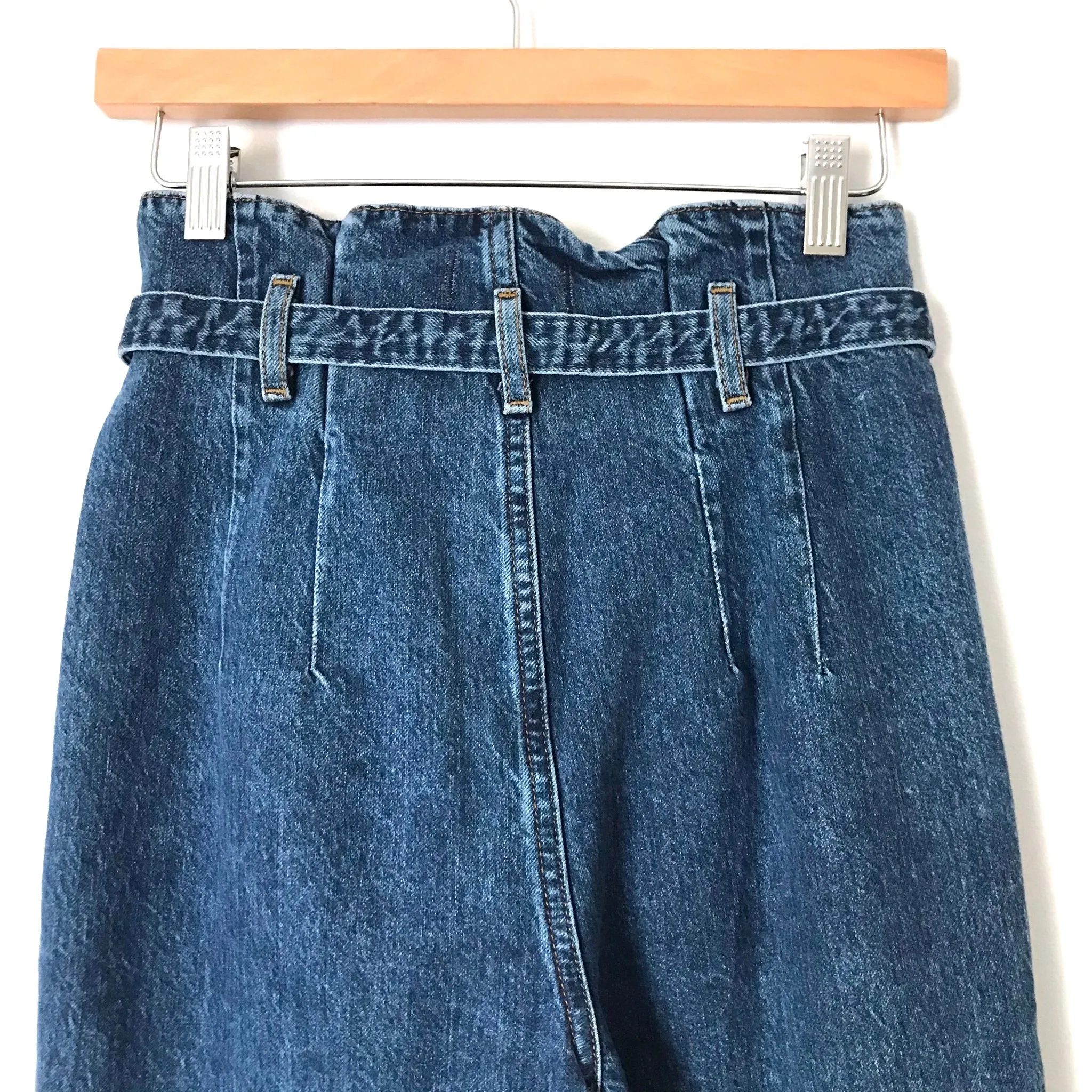 Abercrombie & Fitch Paperbag Waist Mom Jeans with Raw Hem- Size 2 (Inseam 25")