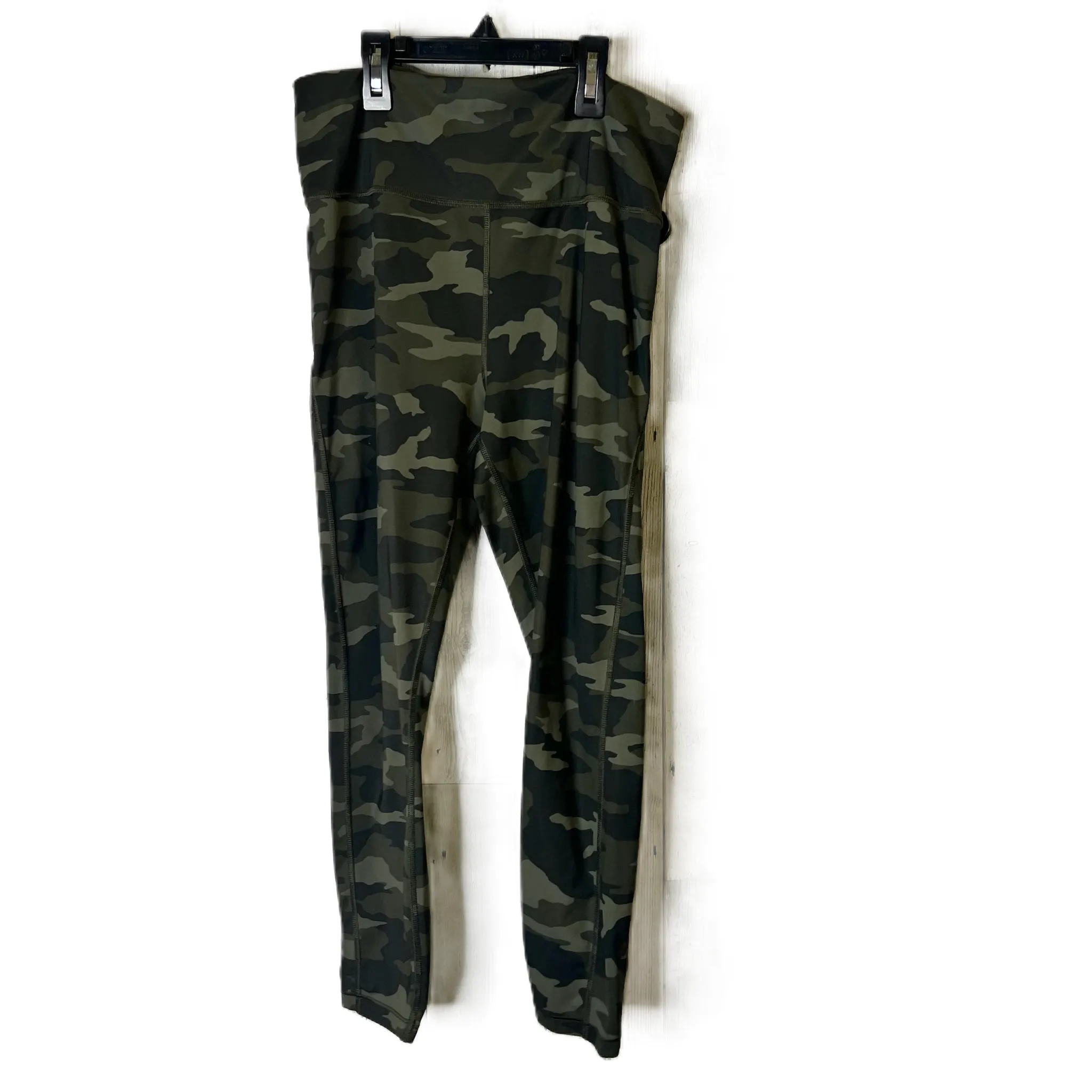 Camouflage Print Athletic Leggings Capris By Athleta, Size: M