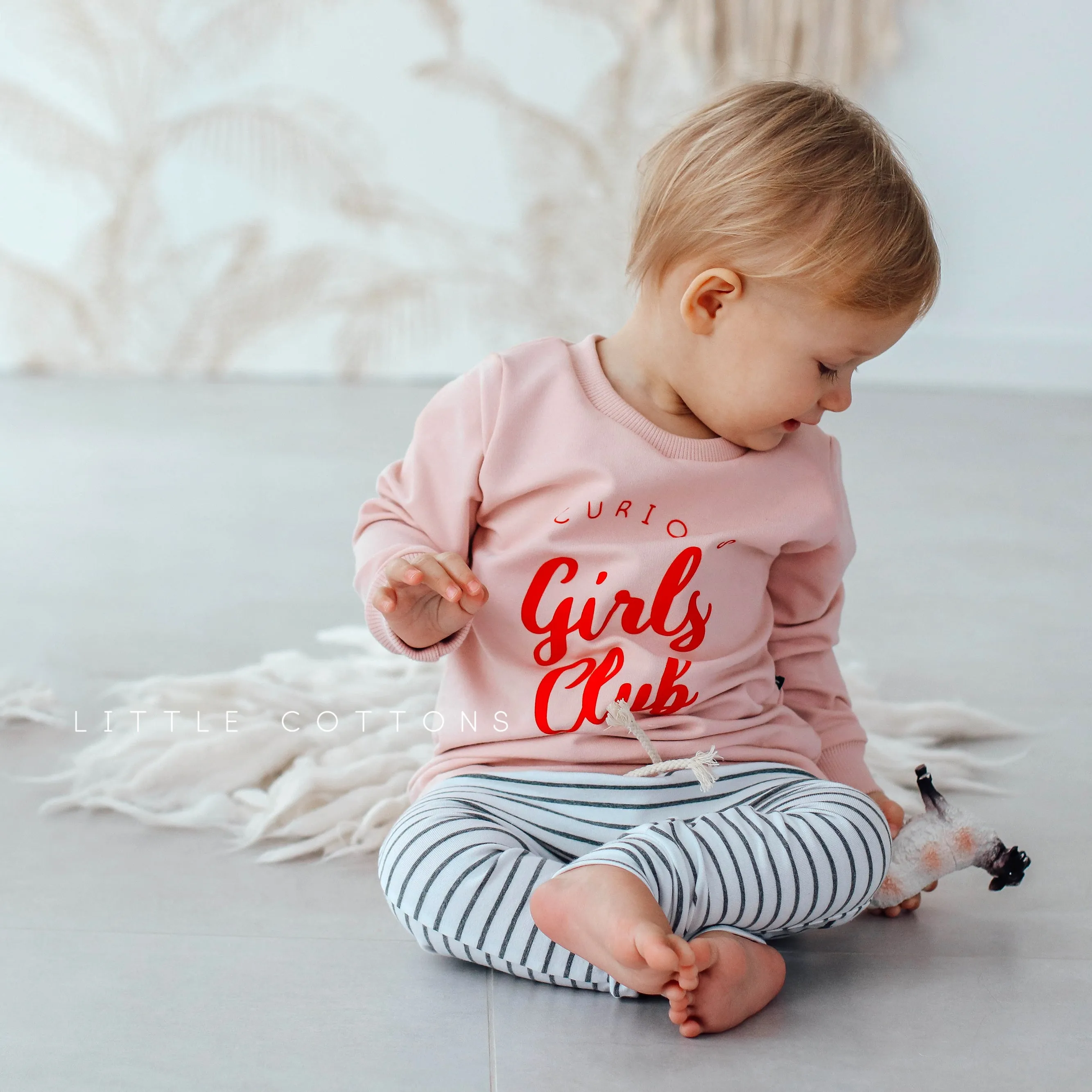 CURIOUS GIRLS CLUB  sweatshirt - bubble gum