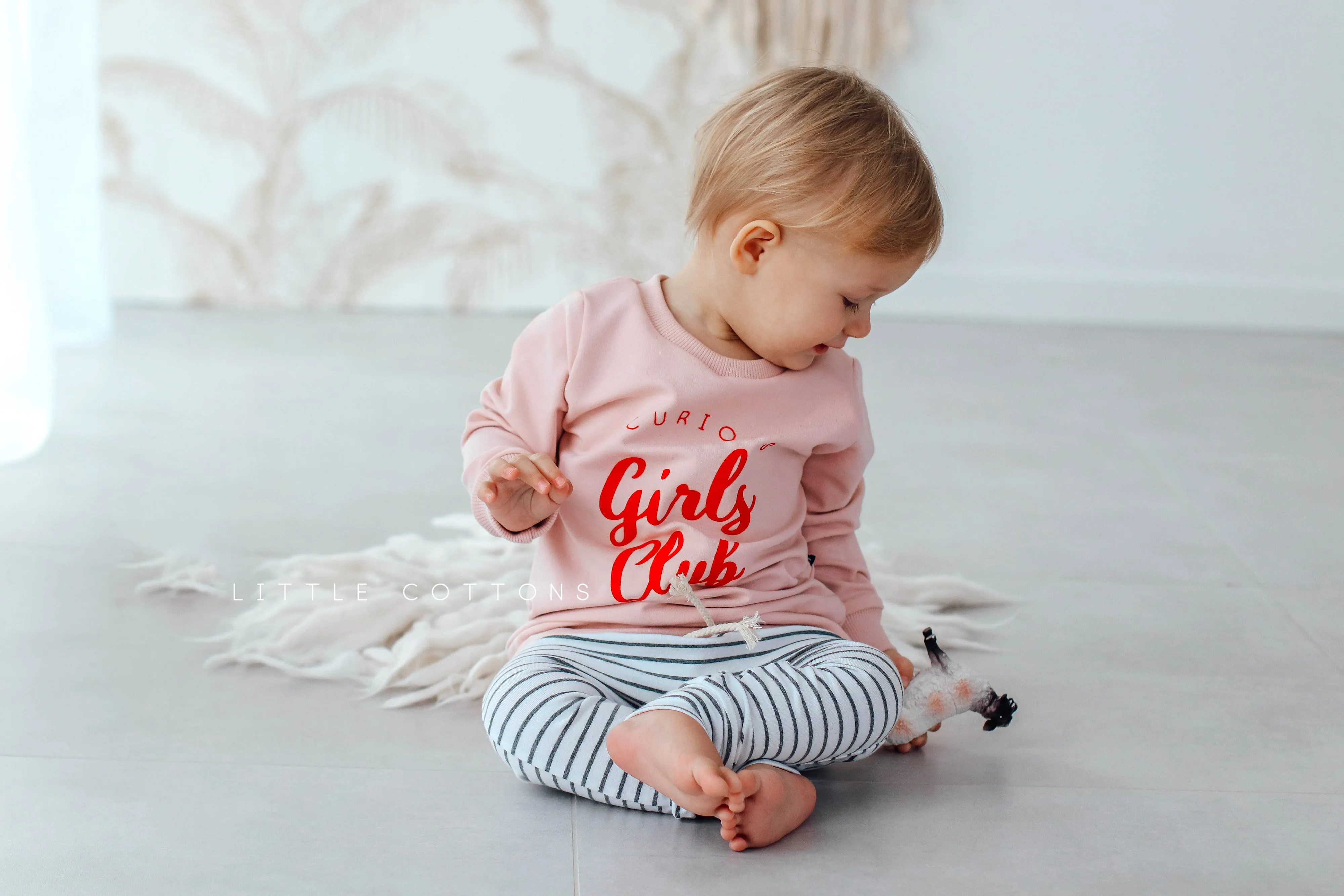 CURIOUS GIRLS CLUB  sweatshirt - bubble gum