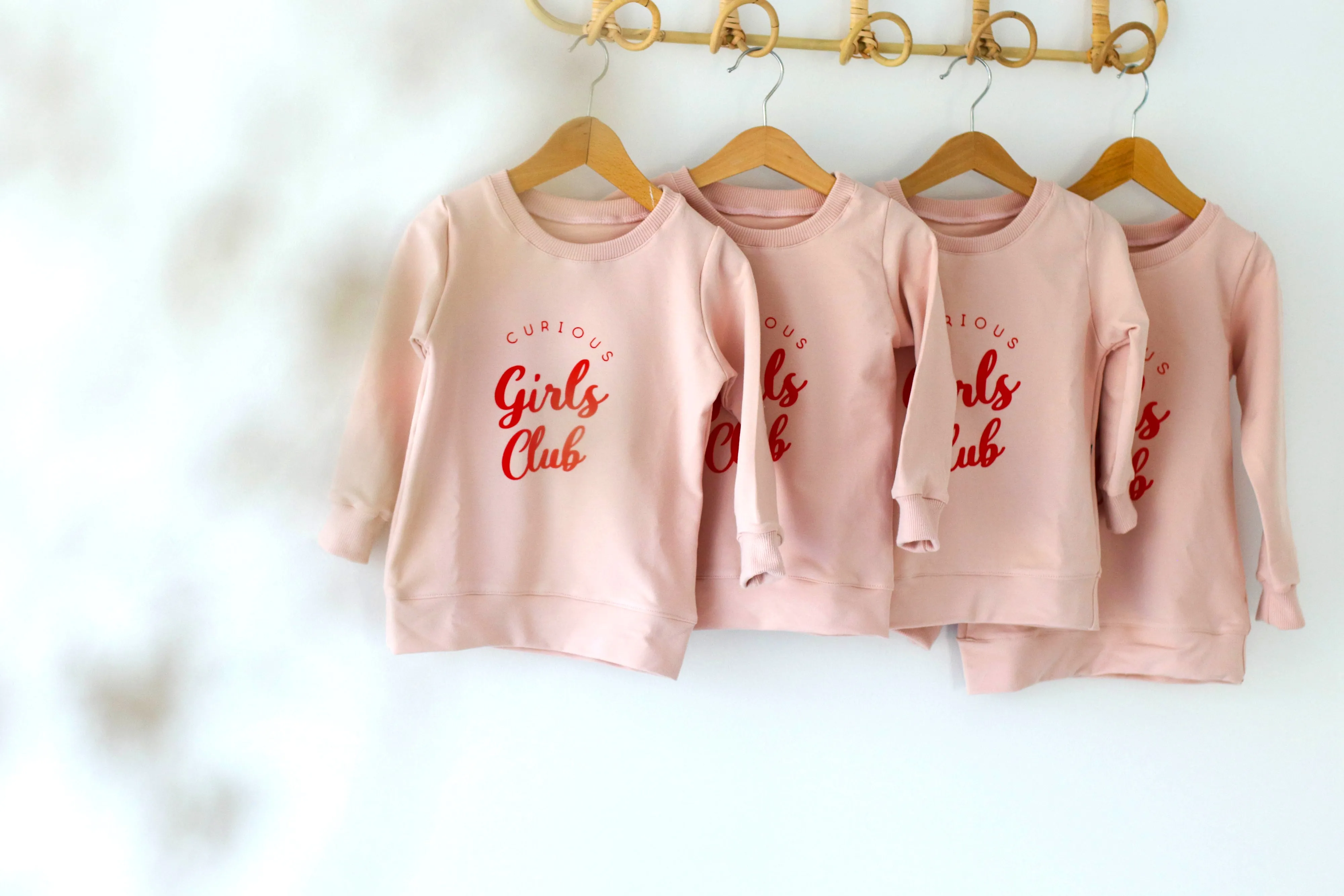 CURIOUS GIRLS CLUB  sweatshirt - bubble gum